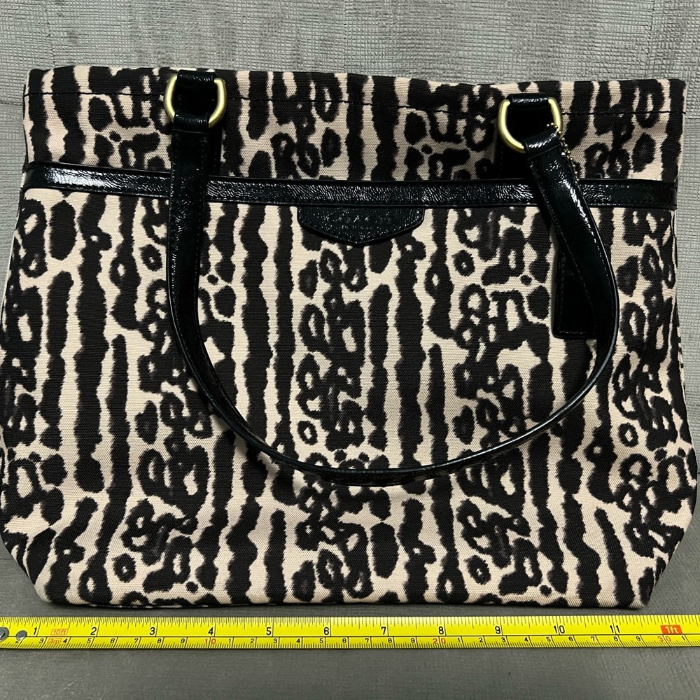 Coach Shoulder Bag - Picture 4 of 5